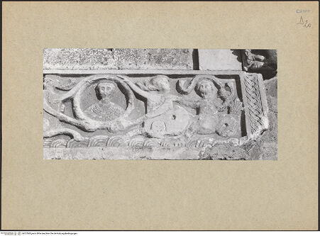 Vorderseite von Bibliotheca Hertziana [https://www.deutsche-digitale-bibliothek.de/content/lizenzen/rv-fz/] Linkes PortalLangobardische Sarkophagfront - Rechte Seite, bh127865_recto. Foto.