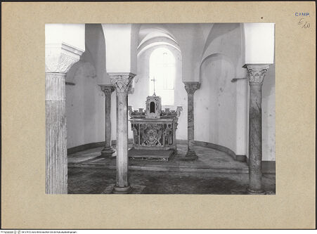 Vorderseite von Bibliotheca Hertziana [https://www.deutsche-digitale-bibliothek.de/content/lizenzen/rv-fz/] Cattedrale - Blick zur Hauptapsis, bh127872_recto. Foto.