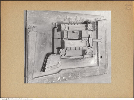 Vorderseite von Bibliotheca Hertziana [https://www.deutsche-digitale-bibliothek.de/content/lizenzen/rv-fz/] Modell der Burg von Trani - Ansicht von oben, bh128151_recto. Foto.