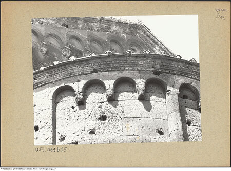 Vorderseite von Bibliotheca Hertziana [https://www.deutsche-digitale-bibliothek.de/content/lizenzen/rv-fz/] Gebälk und Blendarkade - Bauschmuck mit Blendbögen und Konsolen, bh128319_recto. Foto.