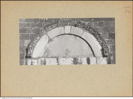 Vorderseite von Bibliotheca Hertziana [https://www.deutsche-digitale-bibliothek.de/content/lizenzen/rv-fz/] Archivolte des Hauptportals - Gesamtansicht, bh128334_recto. Foto.