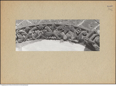 Vorderseite von Bibliotheca Hertziana [https://www.deutsche-digitale-bibliothek.de/content/lizenzen/rv-fz/] Archivolte des Hauptportals - Rechte Seite, Bogenstein V, bh128346_recto. Foto.