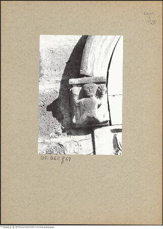 Vorderseite von Bibliotheca Hertziana [https://www.deutsche-digitale-bibliothek.de/content/lizenzen/rv-fz/] Linkes PortalKonsolen - Linke Konsole, bh128356_recto. Foto.