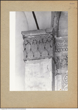 Vorderseite von Bibliotheca Hertziana [https://www.deutsche-digitale-bibliothek.de/content/lizenzen/rv-fz/] Mittleres PortalLinkes Kapitell - Frontalansicht, bh128753_recto. Foto.