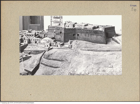 Vorderseite von Bibliotheca Hertziana [https://www.deutsche-digitale-bibliothek.de/content/lizenzen/rv-fz/] Modell des Castel Sant'Elmo - Nordöstlische Seite, bh128911_recto. Foto.