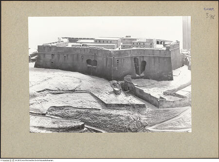 Vorderseite von Bibliotheca Hertziana [https://www.deutsche-digitale-bibliothek.de/content/lizenzen/rv-fz/] Modell des Castel Sant'Elmo - Südwestlische Seite, bh128912_recto. Foto.