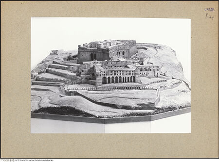 Vorderseite von Bibliotheca Hertziana [https://www.deutsche-digitale-bibliothek.de/content/lizenzen/rv-fz/] Modell des Castel Sant'Elmo - Östlische Seite, bh128916_recto. Foto.