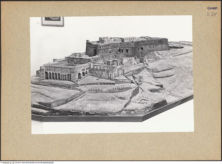 Vorderseite von Bibliotheca Hertziana [https://www.deutsche-digitale-bibliothek.de/content/lizenzen/rv-fz/] Modell des Castel Sant'Elmo - Nordöstlische Seite, bh128917_recto. Foto.