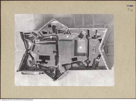 Vorderseite von Bibliotheca Hertziana [https://www.deutsche-digitale-bibliothek.de/content/lizenzen/rv-fz/] Modell des Castel Sant'Elmo - Horizontaler Querschnitt, bh128921_recto. Foto.