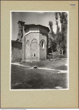 Vorderseite von ICCD [https://www.deutsche-digitale-bibliothek.de/content/lizenzen/rv-ez/] Abbazia di Sant'Eutizio - Ansicht von Osten, bh129016_recto. Foto.