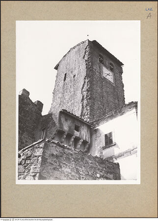 Vorderseite von Foto Marburg [https://www.deutsche-digitale-bibliothek.de/content/lizenzen/rv-ez/] Torre - Ansicht von Nordosten (vor der Renovierung), bh129115_recto. Foto: Hutzel, Max.