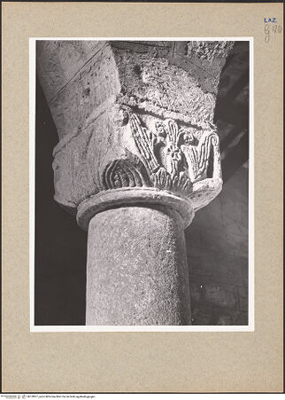 Vorderseite von Foto Marburg [https://www.deutsche-digitale-bibliothek.de/content/lizenzen/rv-ez/] Kapitell mit vegetabiler Ornamentik - , bh129817_recto. Foto: Hutzel, Max.