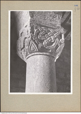 Vorderseite von Foto Marburg [https://www.deutsche-digitale-bibliothek.de/content/lizenzen/rv-ez/] Kapitell mit Flechtdekor - , bh129821_recto. Foto: Hutzel, Max.
