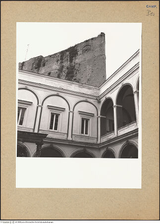 Vorderseite von Bibliotheca Hertziana [https://www.deutsche-digitale-bibliothek.de/content/lizenzen/rv-fz/] Castel Sant'Elmo - Östliche Ecke von San Martino, bh129886_recto. Foto.