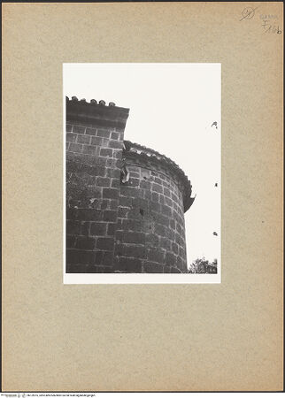 Vorderseite von unbekannt [https://www.deutsche-digitale-bibliothek.de/content/lizenzen/rv-fz/] Sant'Angelo in FormisOstfassade (Apsiden) - Teilansicht der südlichen Nebenapsis, von Süden, bh129915_recto. Foto: Paeseler, Wilhelm.