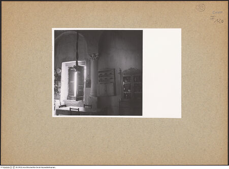 Vorderseite von unbekannt [https://www.deutsche-digitale-bibliothek.de/content/lizenzen/rv-fz/] Ehemaliges Klostergebäude - Südlicher Bereich: Wohnküche mit eingemauerter Säule in einer der Wohnungen , bh129922_recto. Foto: Paeseler, Wilhelm.