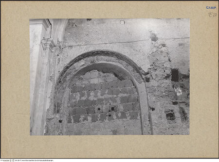 Vorderseite von Bibliotheca Hertziana [https://www.deutsche-digitale-bibliothek.de/content/lizenzen/rv-fz/] CattedraleFrühchristliche Kapelle - Apsis vor der Restaurierung, bh130417_recto. Foto: Mörsch.