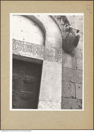 Vorderseite von Urban [https://www.deutsche-digitale-bibliothek.de/content/lizenzen/rv-ez/] Linkes Portal - Linke Konsole, bh130424_recto. Foto: Urban, Thomas.