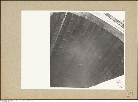 Vorderseite von Urban [https://www.deutsche-digitale-bibliothek.de/content/lizenzen/rv-ez/] DuomoTurm - Detail, Durchfahrt, bh130435_recto. Foto: Urban, Thomas.