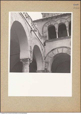 Vorderseite von Bibliotheca Hertziana [https://www.deutsche-digitale-bibliothek.de/content/lizenzen/rv-fz/] Duomo & San Matteo - Südostliche Ecke, Detail, bh130446_recto. Foto.