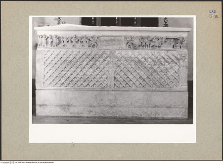 Vorderseite von Getty Research Institute [https://www.deutsche-digitale-bibliothek.de/content/lizenzen/rv-ez/] Sarkophag mit biblischen Szenen  - Sarkophagfront, Gesamtansicht, bh130527_recto. Foto: Hutzel, Max.