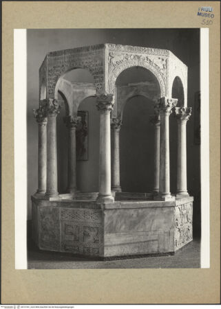 Vorderseite von Böhm [https://www.deutsche-digitale-bibliothek.de/content/lizenzen/rv-ez/] Callixtus-Baptisterium (Battistero di Callisto) - Gesamtansicht, bh131541_recto. Foto: Böhm, Osvaldo.