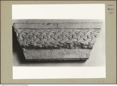 Vorderseite von Böhm [https://www.deutsche-digitale-bibliothek.de/content/lizenzen/rv-ez/] Fragmente eines Pluteus (Brüstung) - Gesamtansicht, bh131560_recto. Foto: Böhm, Osvaldo.