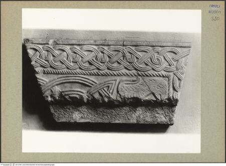 Vorderseite von Böhm [https://www.deutsche-digitale-bibliothek.de/content/lizenzen/rv-ez/] Fragmente eines Pluteus (Brüstung) - Gesamtansicht, bh131561_recto. Foto: Böhm, Osvaldo.