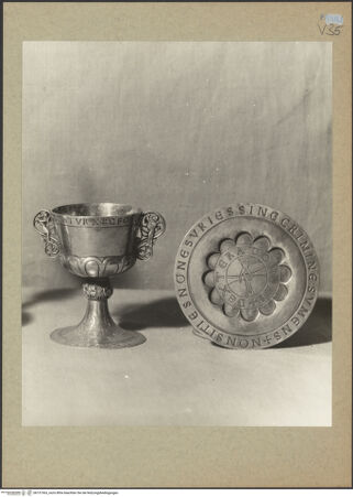 Vorderseite von Böhm [https://www.deutsche-digitale-bibliothek.de/content/lizenzen/rv-ez/] Kelch mit Patene - Gesamtansicht, bh131563_recto. Foto: Böhm, Osvaldo.