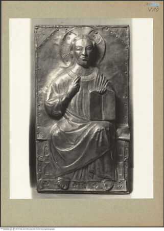 Vorderseite von Böhm [https://www.deutsche-digitale-bibliothek.de/content/lizenzen/rv-ez/] Deckel eines Evangeliums mit Majestas Domini - Gesamtansicht, bh131568_recto. Foto: Böhm, Osvaldo.