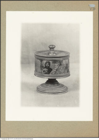 Vorderseite von Böhm [https://www.deutsche-digitale-bibliothek.de/content/lizenzen/rv-ez/] Pyxis - Gesamtansicht, bh131571_recto. Foto: Böhm, Osvaldo.