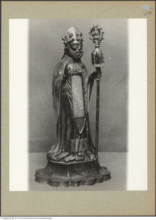 Vorderseite von Böhm [https://www.deutsche-digitale-bibliothek.de/content/lizenzen/rv-ez/] Statuetten-Reliquienschrein des heiligen Nikolaus - Seitenansicht von links, bh131578_recto. Foto: Böhm, Osvaldo.