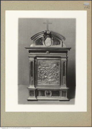 Vorderseite von Böhm [https://www.deutsche-digitale-bibliothek.de/content/lizenzen/rv-ez/] Kusstafel mit Kreuzigung und Beweinung Christi (Pace Grimani) - Gesamtansicht, bh131579_recto. Foto: Böhm, Osvaldo.