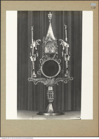 Vorderseite von Böhm [https://www.deutsche-digitale-bibliothek.de/content/lizenzen/rv-ez/] Monstranz-Reliquiar - Gesamtansicht, bh131590_recto. Foto: Böhm, Osvaldo.