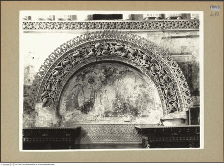 Vorderseite von Böhm [https://www.deutsche-digitale-bibliothek.de/content/lizenzen/rv-ez/] Dekoration der WestwandUnterer Teil: Archivolte und Türsturz - Gesamtansicht, bh131631_recto. Foto: Böhm, Osvaldo.