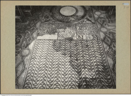 Vorderseite von Böhm [https://www.deutsche-digitale-bibliothek.de/content/lizenzen/rv-ez/] Fußboden des Mittelschiffes - Detail des Mittelteils , bh131990_recto. Foto: Böhm, Osvaldo.