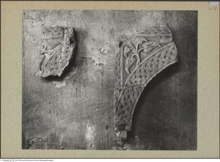 Vorderseite von Böhm [https://www.deutsche-digitale-bibliothek.de/content/lizenzen/rv-ez/] Fragmente des Bogens eines Ziboriums mit Blattwerk und Flechtwerk - Gesamtansicht, bh131999_recto. Foto: Böhm, Osvaldo.