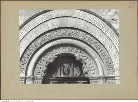 Vorderseite von Ranke [https://www.deutsche-digitale-bibliothek.de/content/lizenzen/rv-ez/] Seitenportal - Archivolten, Teilansicht, bh132033_recto. Foto: Ranke.