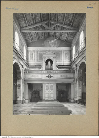 Vorderseite von Bibliotheca Hertziana [https://www.deutsche-digitale-bibliothek.de/content/lizenzen/rv-fz/] Sant'Angelo in PescheriaLanghaus - Inneres zum Eingang hin, bh132729_recto. Foto.