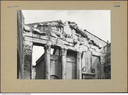 Vorderseite von Bibliotheca Hertziana [https://www.deutsche-digitale-bibliothek.de/content/lizenzen/rv-fz/] Sant'Angelo in PescheriaHauptfassade (Portico dell'Ottavia) / Südfassade - Propylon innen, bh132733_recto. Foto.