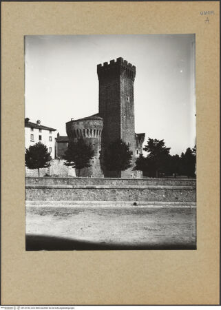 Vorderseite von ICCD [https://www.deutsche-digitale-bibliothek.de/content/lizenzen/rv-ez/] Rocca - Ansicht von Südosten, bh132736_recto. Foto.