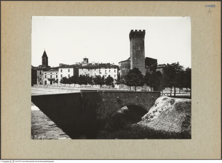 Vorderseite von ICCD [https://www.deutsche-digitale-bibliothek.de/content/lizenzen/rv-ez/] Rocca - Ansicht von Osten, bh132737_recto. Foto.