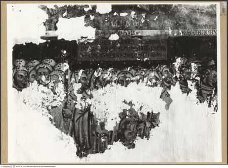 Vorderseite von ICCD [https://www.deutsche-digitale-bibliothek.de/content/lizenzen/rv-ez/] Prozession und HeiligeProzession der Bruderschaft der Weißen Büßer - Mittlerer Abschnitt, bh132746_recto. Foto.