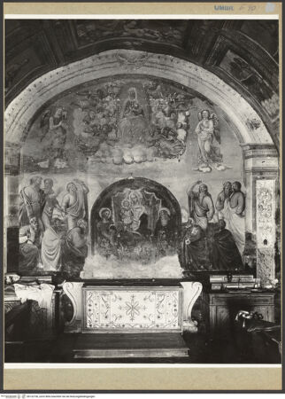 Vorderseite von ICCD [https://www.deutsche-digitale-bibliothek.de/content/lizenzen/rv-ez/] Marias Himmelfahrt und Krönung sowie Evangelisten und Heilige - Stirnwand, Gesamtansicht, bh132750_recto. Foto.