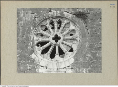 Vorderseite von Ranke [https://www.deutsche-digitale-bibliothek.de/content/lizenzen/rv-ez/] Santa MariaSüdwestfassade - Detail: Fensterrose, bh132844_recto. Foto: Ranke.