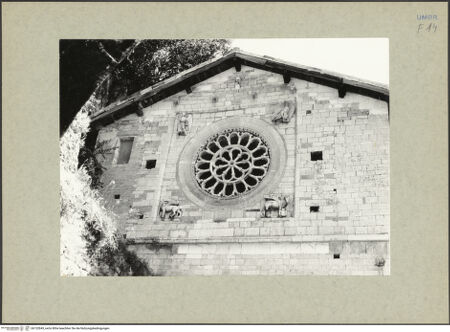 Vorderseite von Ranke [https://www.deutsche-digitale-bibliothek.de/content/lizenzen/rv-ez/] Abbazia di Sant'EutizioSüdwestfassade - Obergeschoss, bh132849_recto. Foto: Ranke.