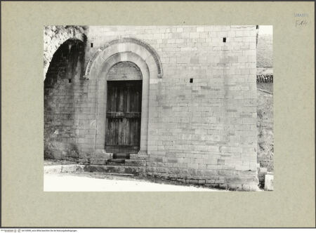 Vorderseite von Ranke [https://www.deutsche-digitale-bibliothek.de/content/lizenzen/rv-ez/] Abbazia di Sant'EutizioSüdwestfassade - Untergeschoss, bh132850_recto. Foto: Ranke.