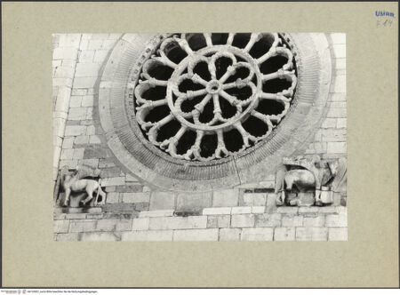 Vorderseite von Ranke [https://www.deutsche-digitale-bibliothek.de/content/lizenzen/rv-ez/] Abbazia di Sant'EutizioSüdwestfassade - Teilansicht der Fensterrose und Evangelistensymbole des Markus und Lukas, bh132851_recto. Foto: Ranke.