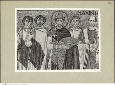 Vorderseite von Villani [https://www.deutsche-digitale-bibliothek.de/content/lizenzen/rv-ez/] Dekoration des PresbyteriumsChristus als Kosmokrator zwischen Engeln, dem heiligen Vitalis und Bischof Ecclesius; Die Opferung von Kaiser Justinian; Die Opferung der Kaiserin TeodoraDie Opferung von Kaiser Justinian, umgeben von seinem Hofstaat und Bischof Maximianus - Kaiser Justinian, Belisarius (?) und Bischof Maximianus, bh133625_recto. Foto.