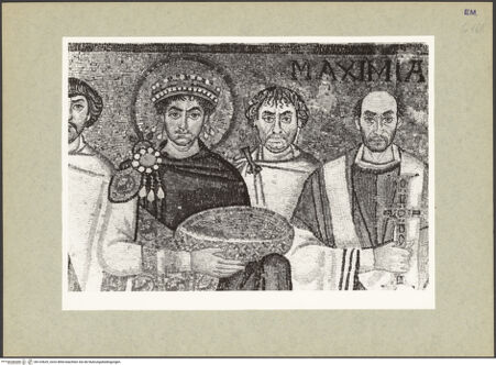 Vorderseite von Villani [https://www.deutsche-digitale-bibliothek.de/content/lizenzen/rv-ez/] Dekoration des PresbyteriumsChristus als Kosmokrator zwischen Engeln, dem heiligen Vitalis und Bischof Ecclesius; Die Opferung von Kaiser Justinian; Die Opferung der Kaiserin TeodoraDie Opferung von Kaiser Justinian, umgeben von seinem Hofstaat und Bischof Maximianus - Kaiser Justinian, Belisarius (?) und Bischof Maximianus, bh133629_recto. Foto.